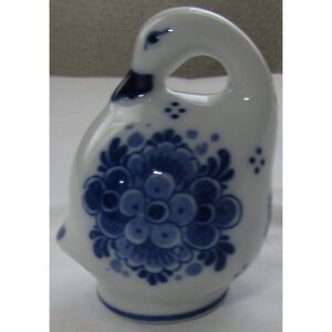 Delft blue salt shaker goose duck blue and white floral replacement great decor